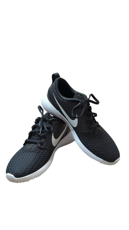 Nike Shoes - 6.5